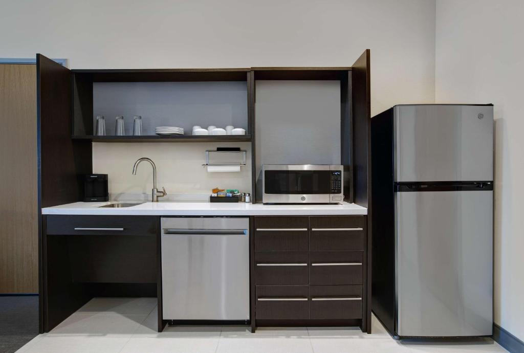 Kuchyň nebo kuchyňský kout v ubytování Home2 Suites By Hilton Yuma Pivot Point