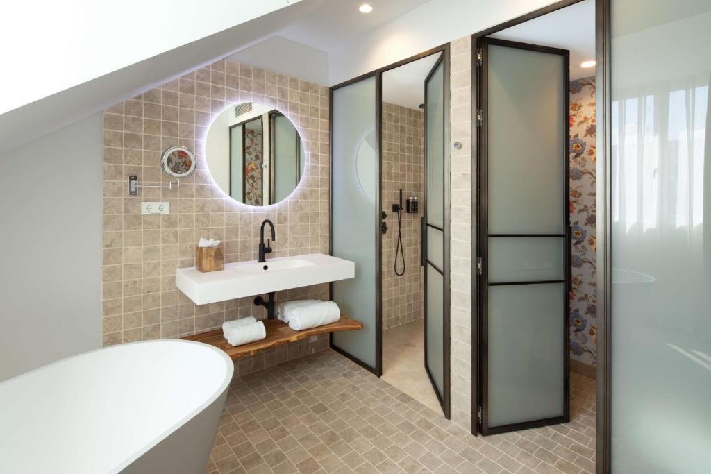 Atocha Hotel Madrid, Tapestry Collection by Hilton - Resim 28