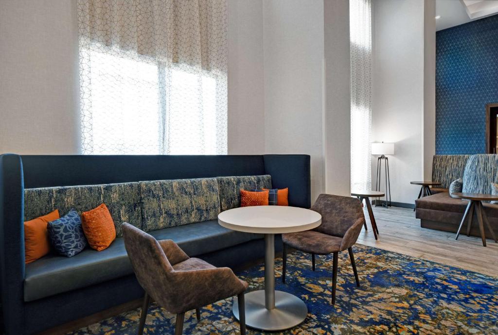 Posezení v ubytování Hampton Inn Midland South, Tx