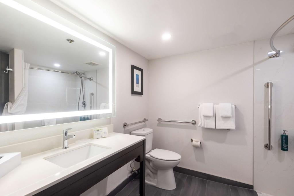 DoubleTree by Hilton Calgary North - Resim 40