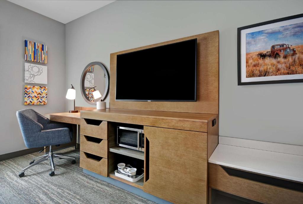 TV a/nebo společenská místnost v ubytování Hampton Inn Midland South, Tx