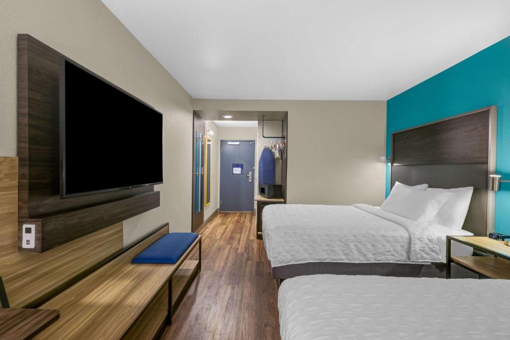 Tru By Hilton Lathrop - Queen Room With Two Queen Beds