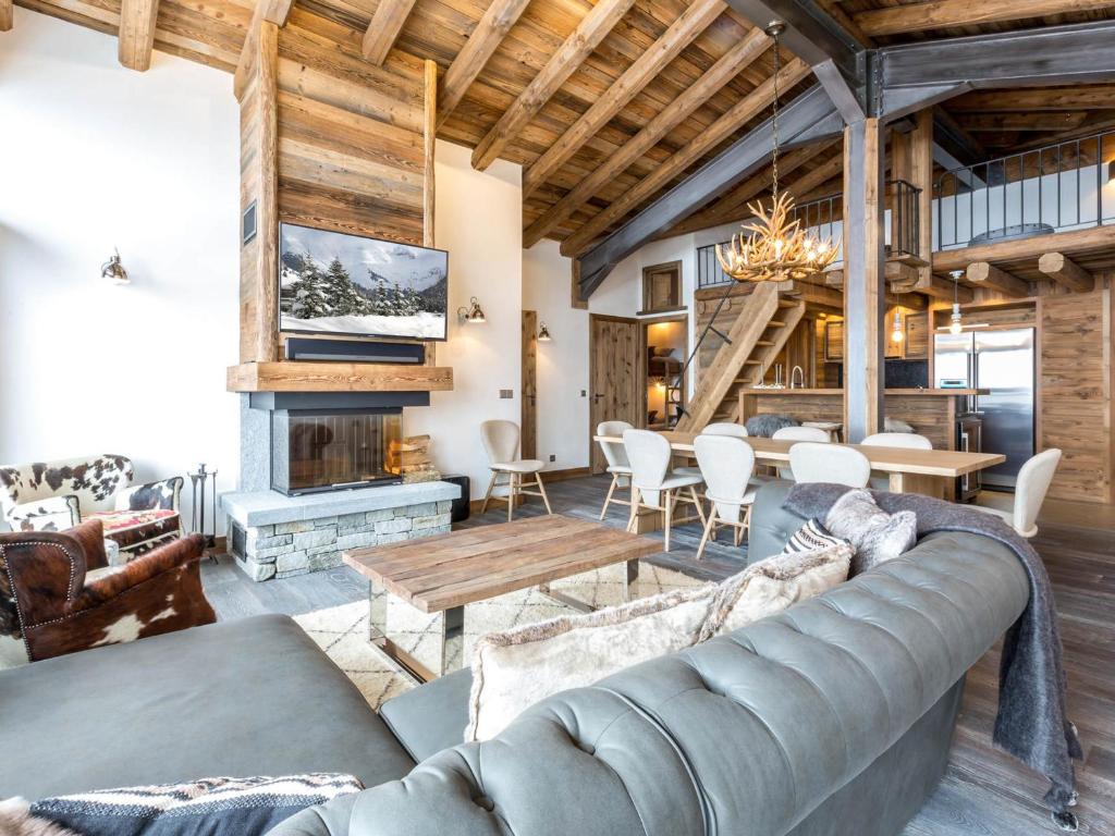 a living room with a couch and a table at Appartement Val-d'Isère, 5 pièces, 8 personnes - FR-1-694-89 in Val-d'Isère