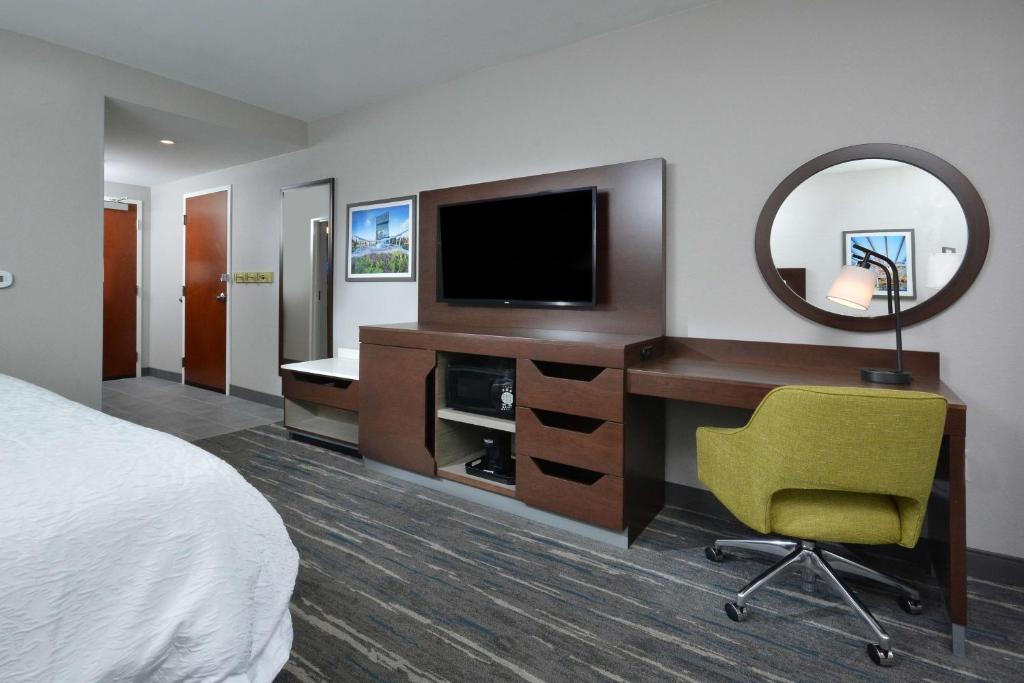 Hampton Inn & Suites Charlotte North I 485 photo