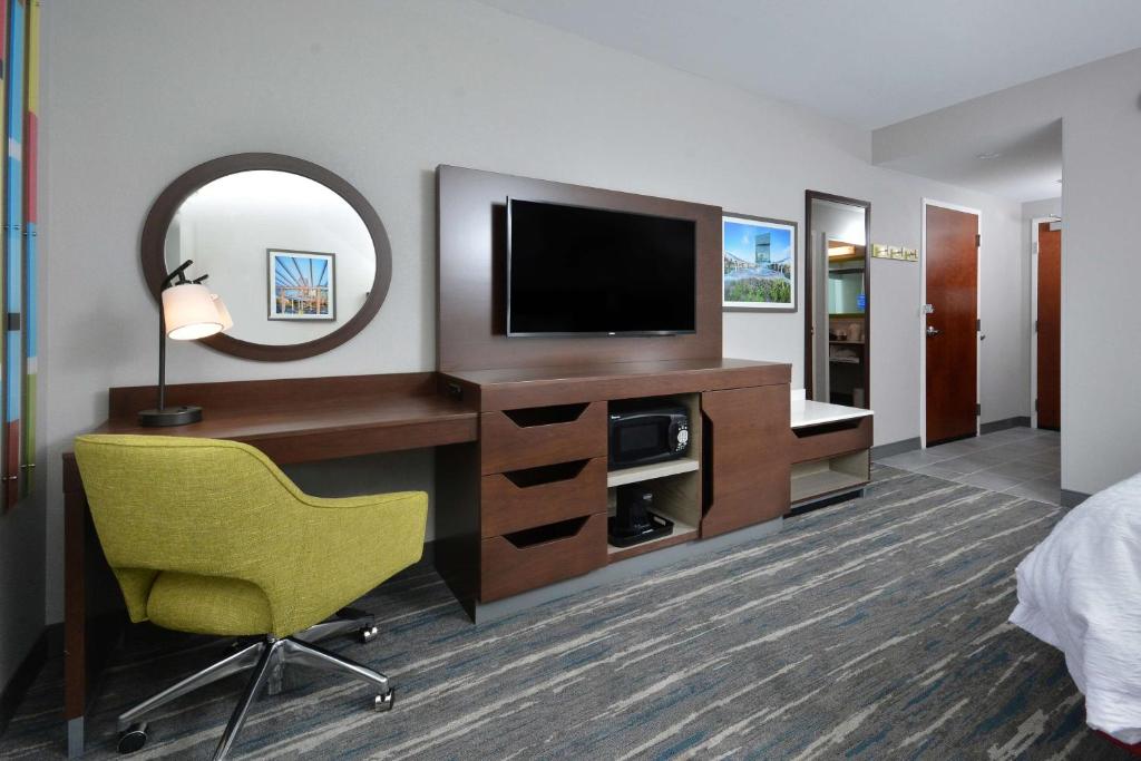 Hampton Inn & Suites Charlotte North I 485 photo