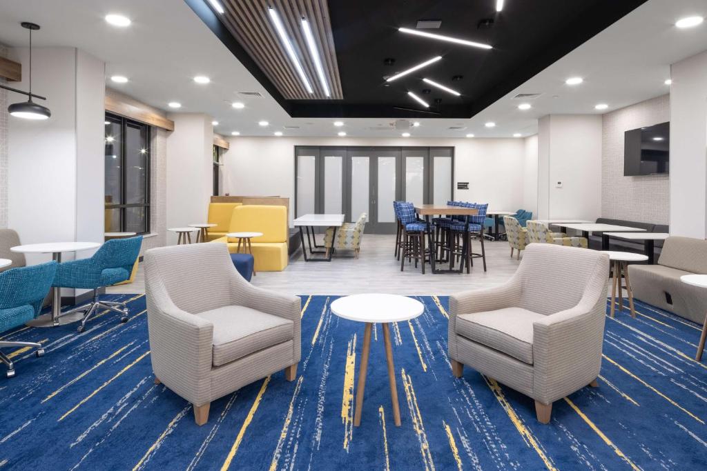 Posezení v ubytování Hampton Inn by Hilton Verona at Turning Stone