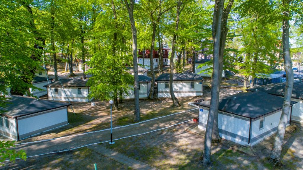 an overhead view of a group of huts in a forest at OW Gromada Pod Bukami in Międzyzdroje