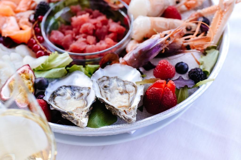 Eten bij of ergens in de buurt van het hotel

