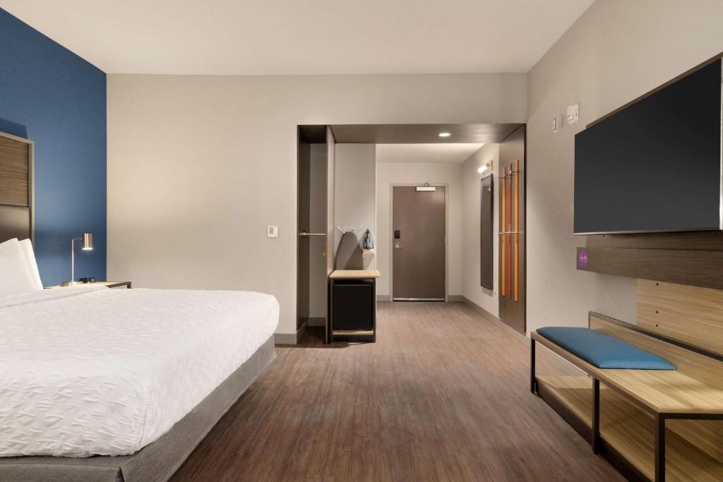 Postel nebo postele na pokoji v ubytování Tru By Hilton Ogden, Ut