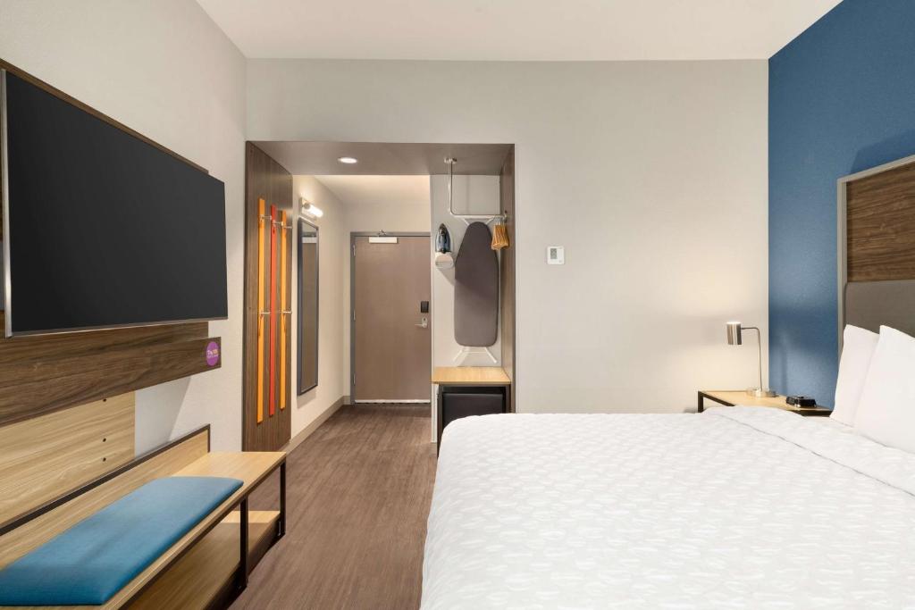 Postel nebo postele na pokoji v ubytování Tru By Hilton Ogden, Ut