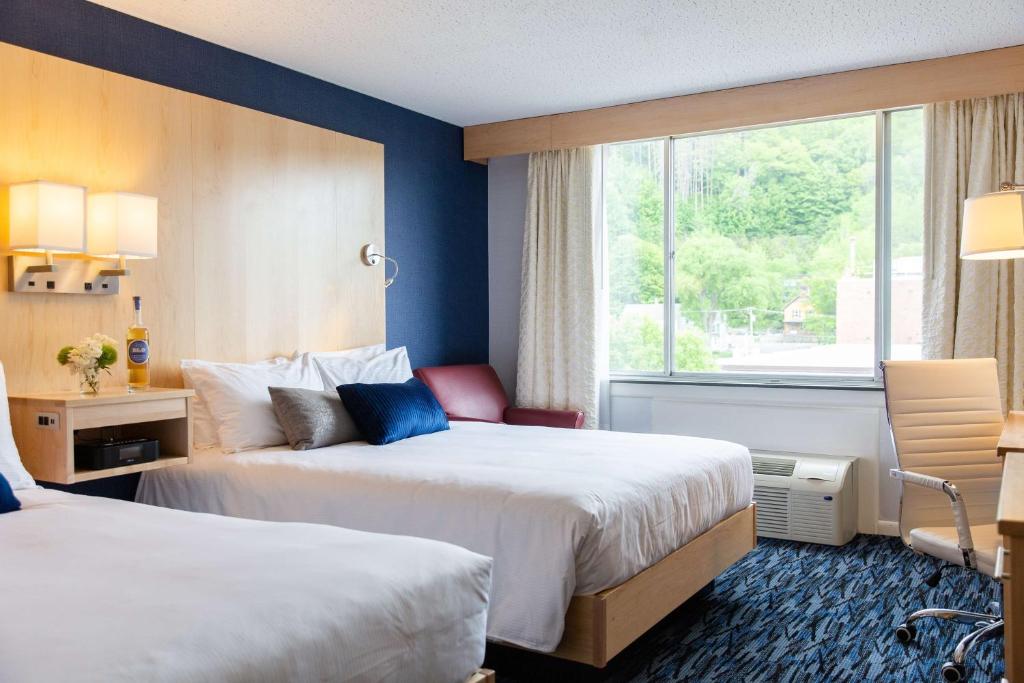 Capitol Plaza Hotel Montpelier Tapestry Collection by Hilton - Deluxe Queen Room With Two Queen Beds