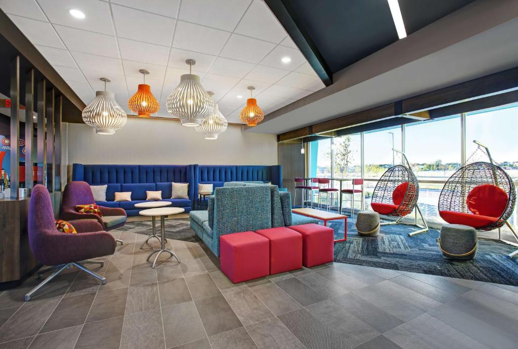 Tru By Hilton Stoughton photo