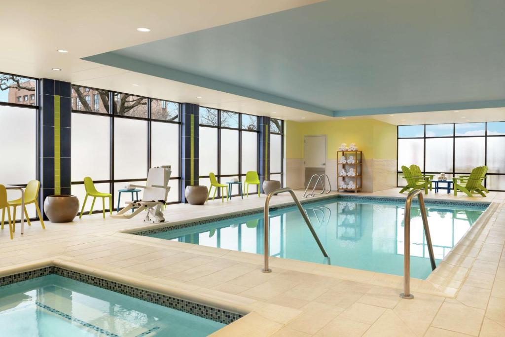 Bazén v ubytování Home2 Suites By Hilton Ogden nebo v jeho okolí