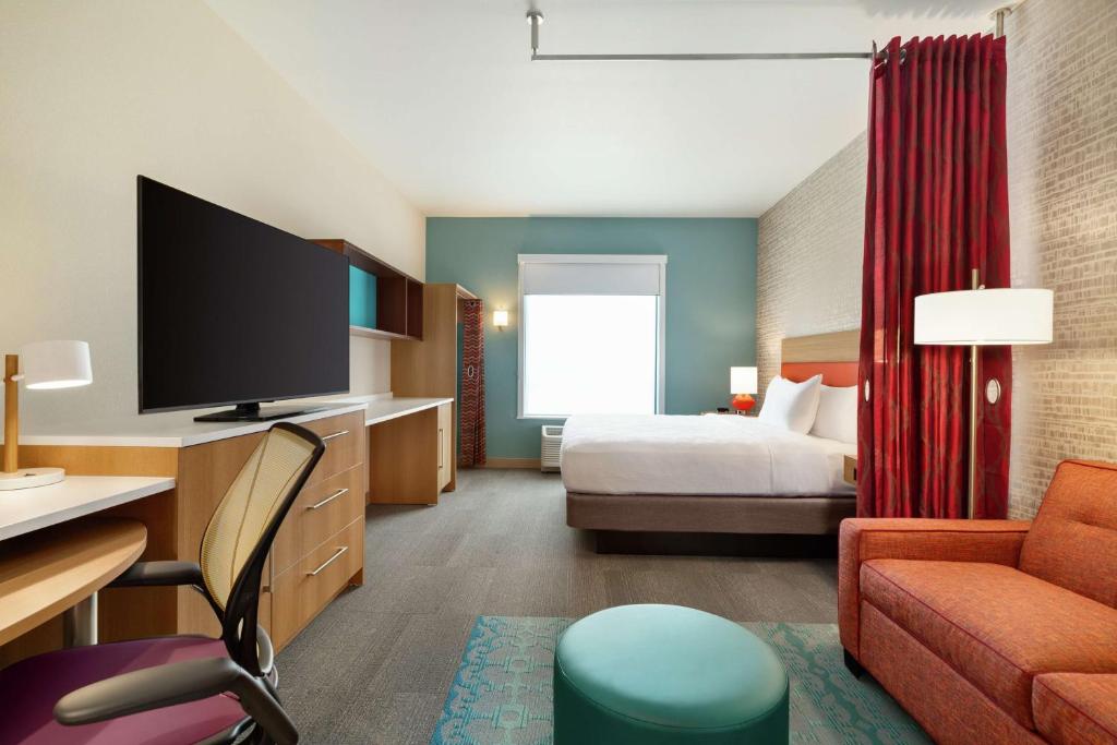 TV a/nebo společenská místnost v ubytování Home2 Suites By Hilton Ogden