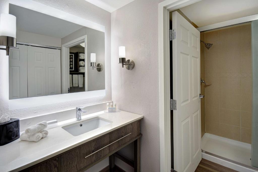 Homewood Suites Newport News - Yorktown by Hilton - Suite King Com 1 Quarto - Não Fumador