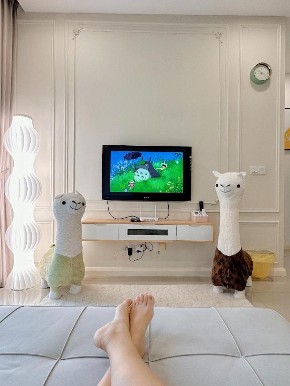 TV a/nebo společenská místnost v ubytování Opposite Legoland 5mins Medini DPristine 8 to 10pax