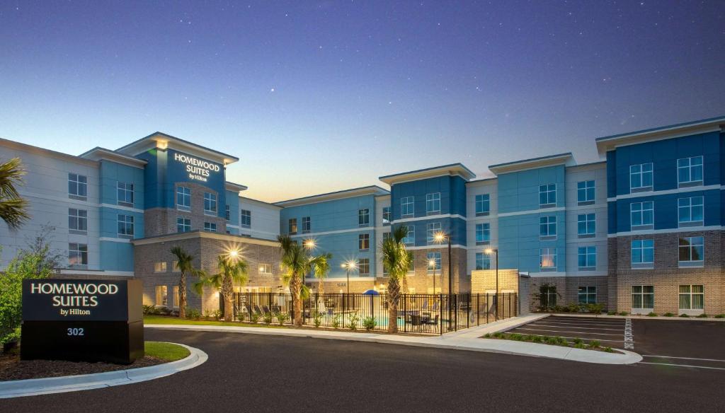 マートルビーチにあるHomewood Suites By Hilton Myrtle Beach Coastal Grand Mallのハンプトン イン スイーツ ホテル