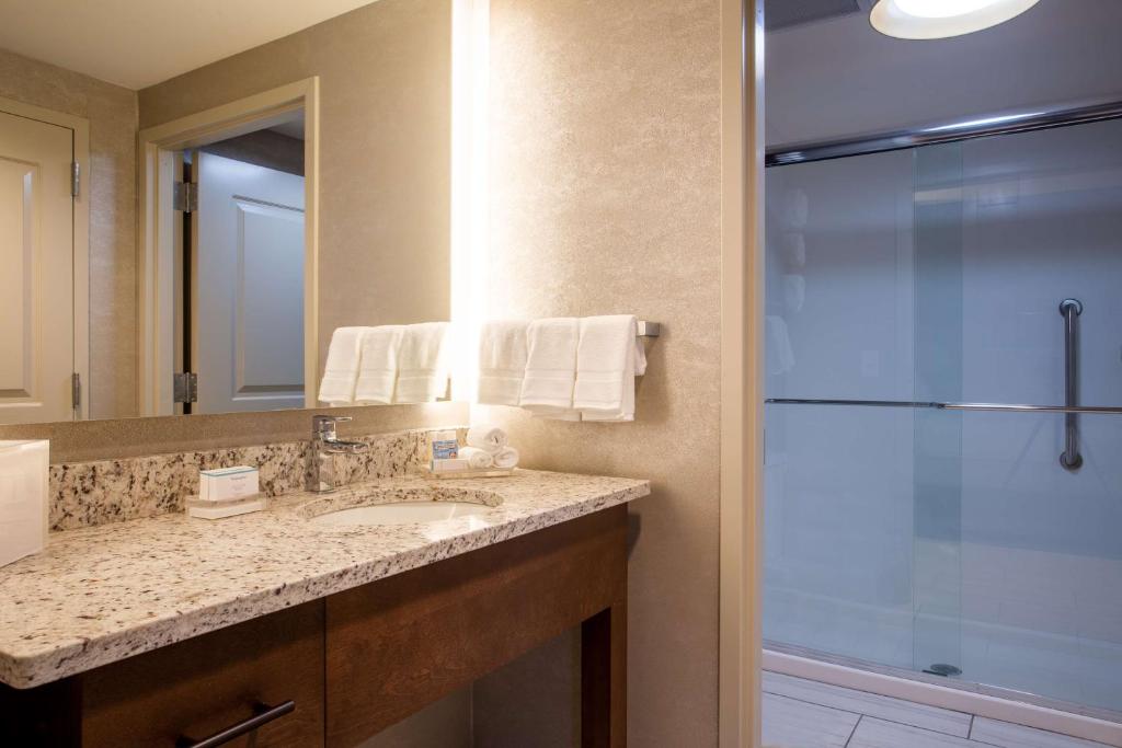 Ein Badezimmer in der Unterkunft Homewood Suites By Hilton Myrtle Beach Coastal Grand Mall