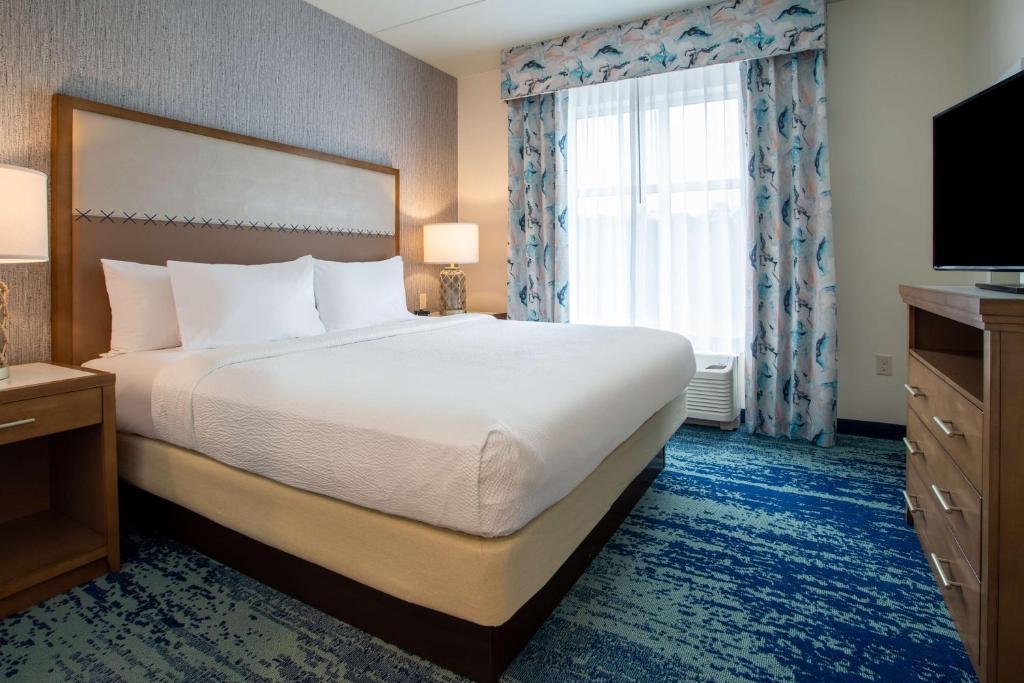 Ein Bett oder Betten in einem Zimmer der Unterkunft Homewood Suites By Hilton Myrtle Beach Coastal Grand Mall