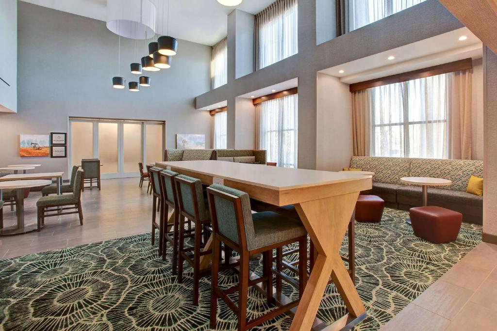 Posezení v ubytování Hampton Inn & Suites Borger