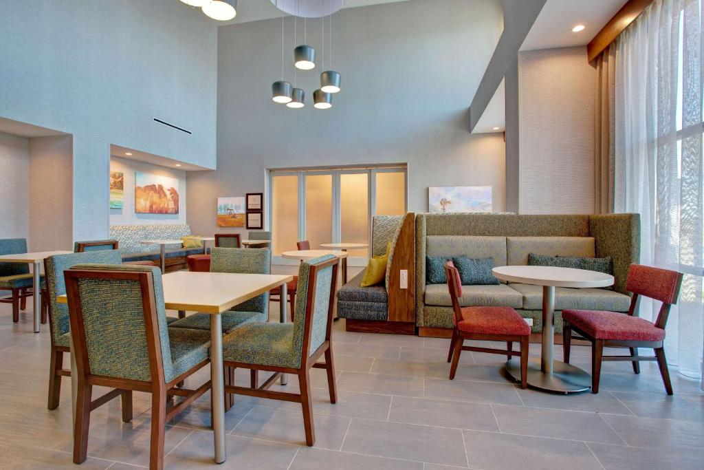 Posezení v ubytování Hampton Inn & Suites Borger