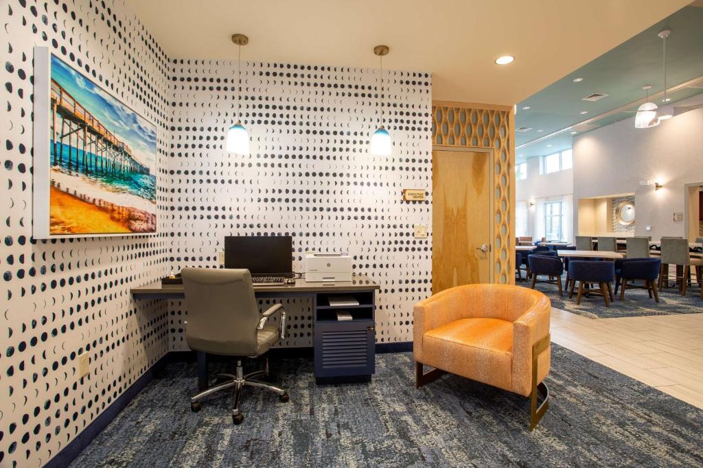 Ein Sitzbereich in der Unterkunft Homewood Suites By Hilton Myrtle Beach Coastal Grand Mall