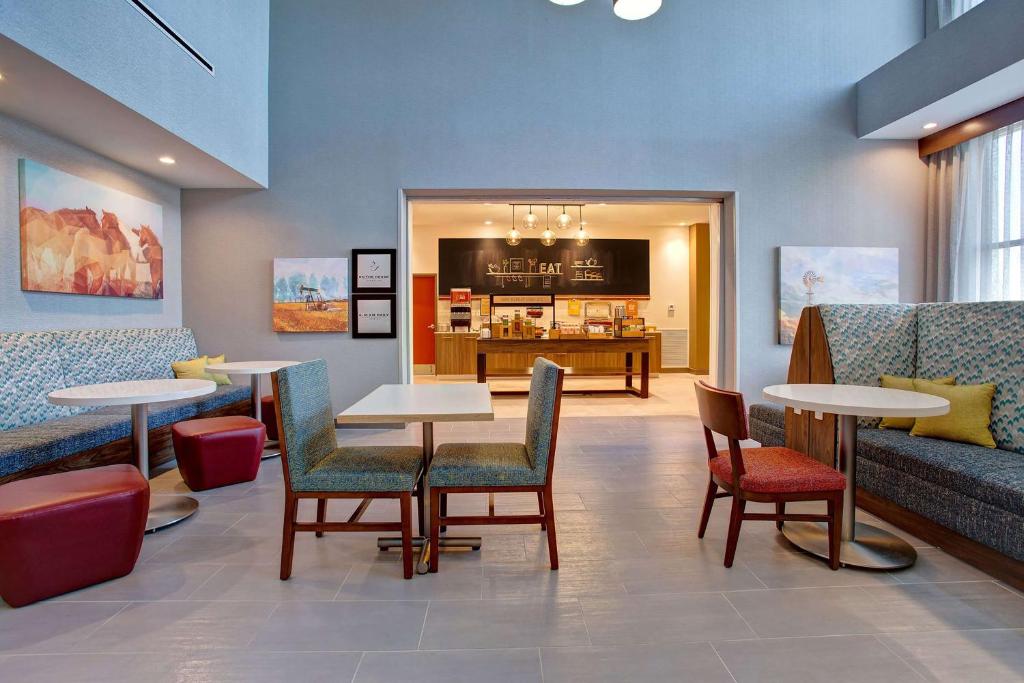 Posezení v ubytování Hampton Inn & Suites Borger