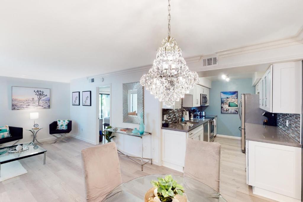 a kitchen and living room with a chandelier at Mi Hermosa in Palm Springs