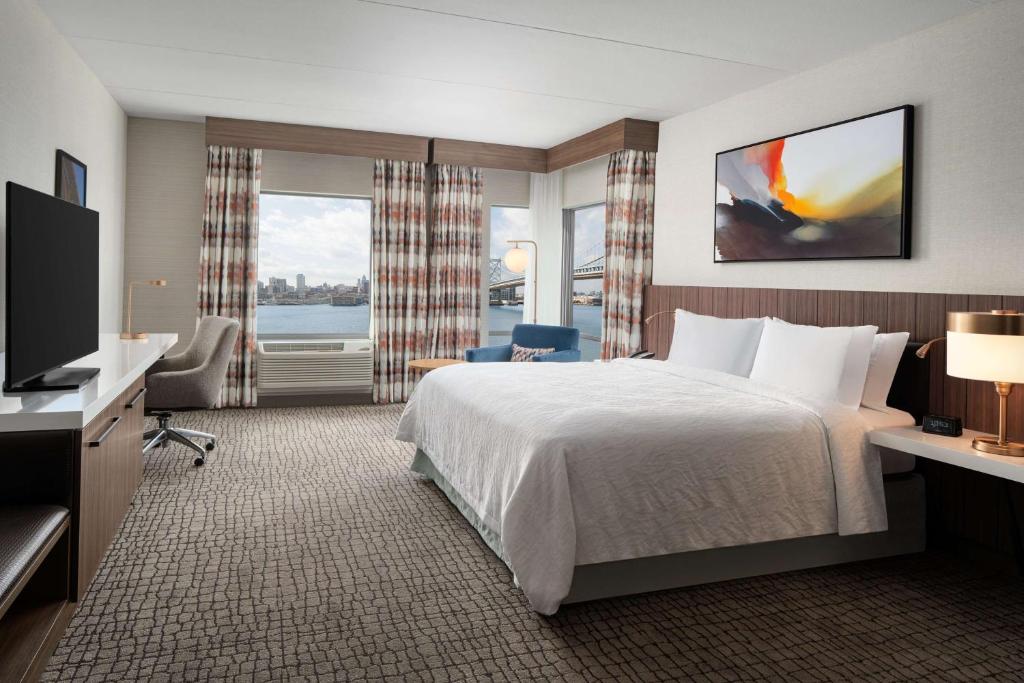 Hilton Garden Inn Camden Waterfront Philadelphia - 带河景的国王室 - 机动性/听力可访问