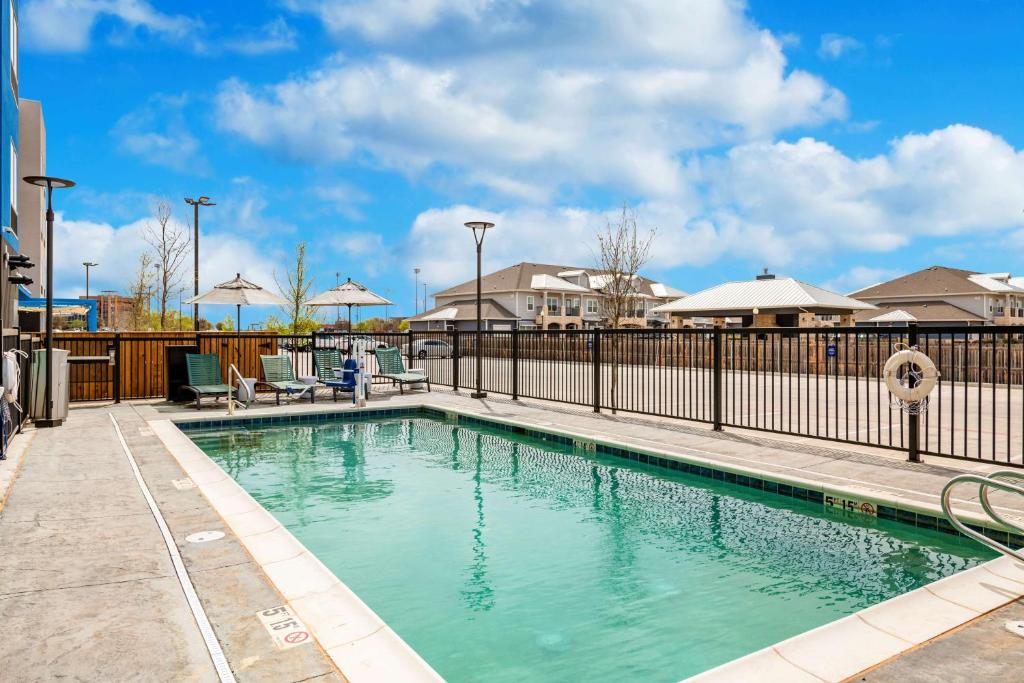 Bazén v ubytování Tru By Hilton Midland, Tx nebo v jeho okolí