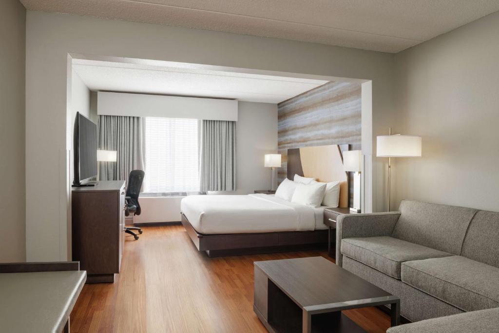 Hotel Trilogy Albany Airport, Tapestry Collection by Hilton - Room King Con Sofá Cama
