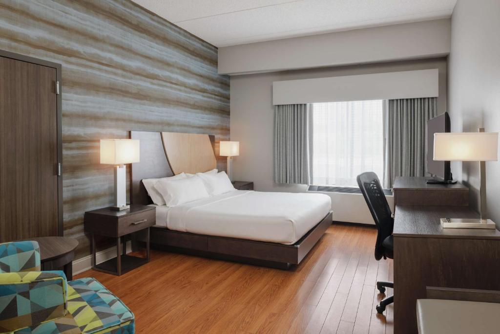 Hotel Trilogy Albany Airport, Tapestry Collection by Hilton - King Room With Accessible Tub - Mobility Access