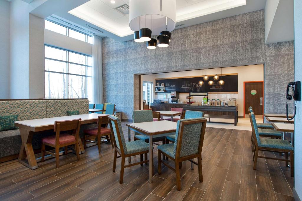 Hampton Inn & Suites Ottawa West, Ontario, Canada - Resim 14