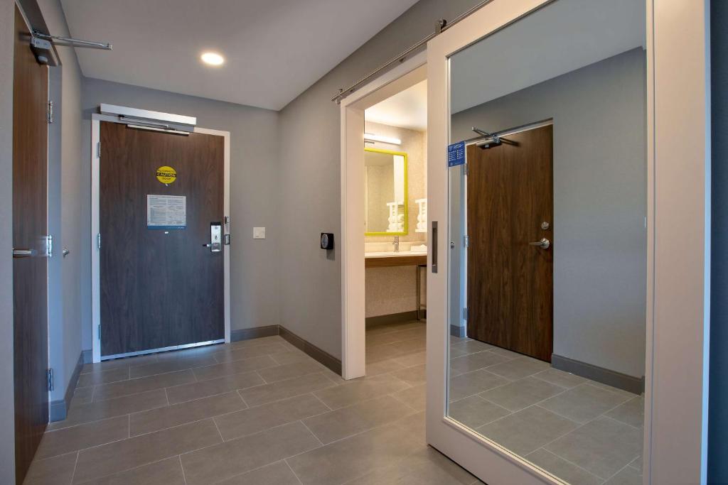 Hampton Inn & Suites Ottawa West, Ontario, Canada - Resim 24