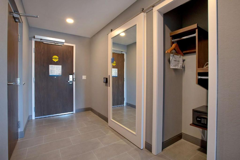 Hampton Inn & Suites Ottawa West, Ontario, Canada - Resim 31