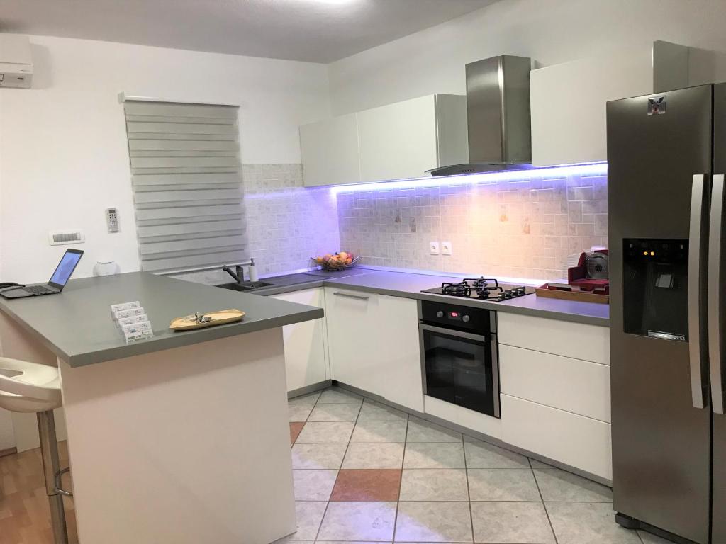 Kuchyň nebo kuchyňský kout v ubytování Berulia accommodation