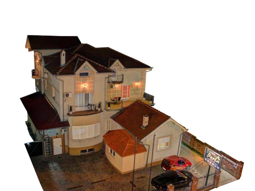 una vista aérea de una casa con techos en Hotel PERLA LESKOVAC, en Leskovac