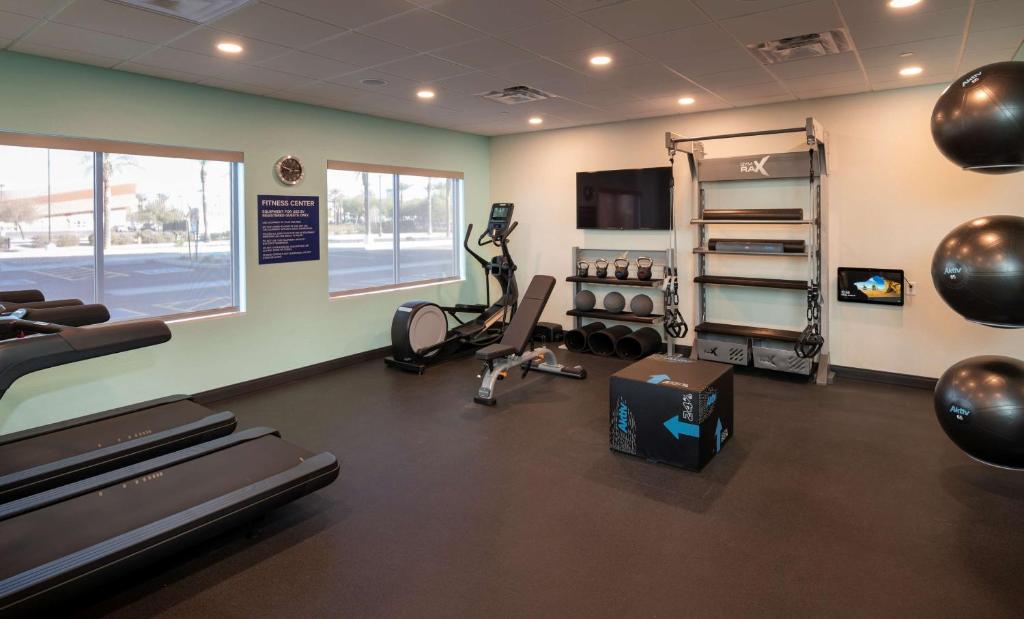 Fitness centrum a/nebo fitness zařízení v ubytování Tru By Hilton Phoenix Glendale Westgate