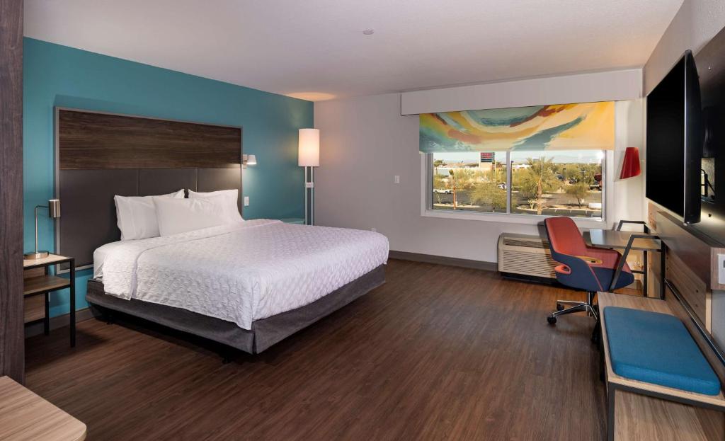 Postel nebo postele na pokoji v ubytování Tru By Hilton Phoenix Glendale Westgate
