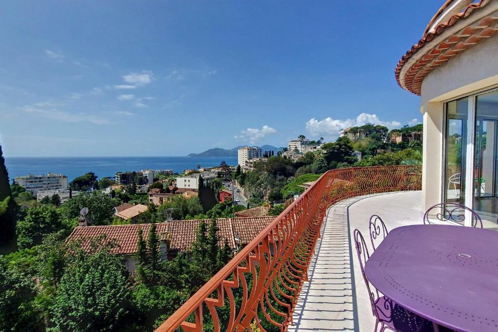 HENRI CAMILLE REAL ESTATE KARMA 3 bedrooms apt Sea view and garden, Cannes (updated prices 2024)