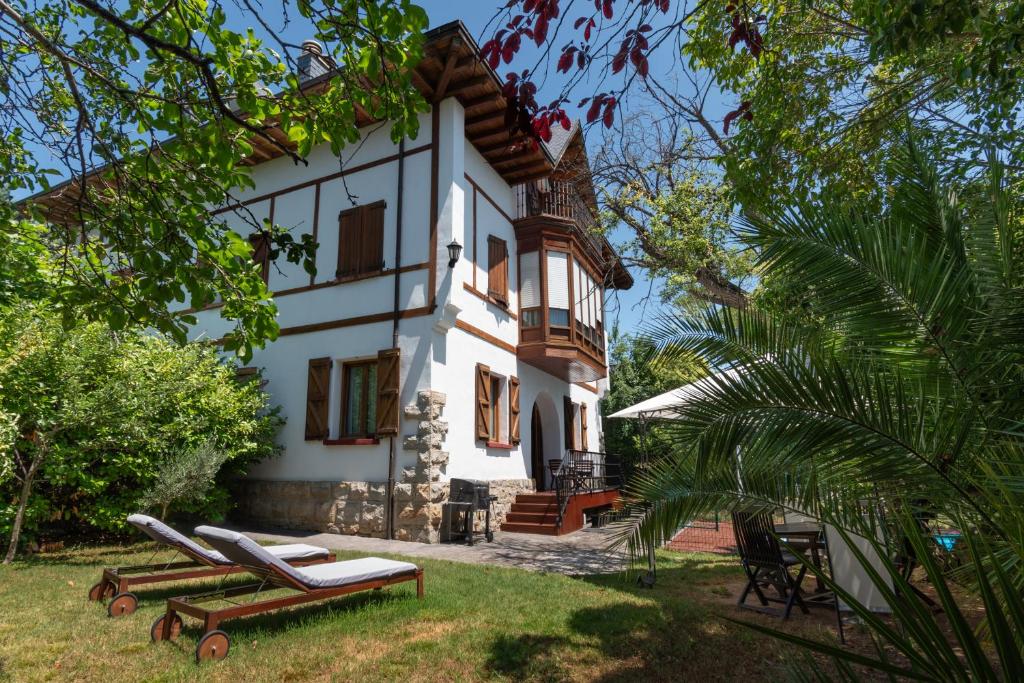 Zahrada ubytování Villa Ganbara, 5 minutos de Pamplona