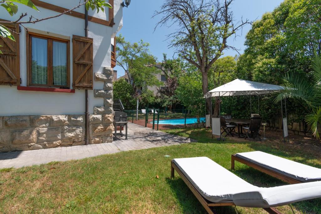 Bazén v ubytování Villa Ganbara, 5 minutos de Pamplona nebo v jeho okolí
