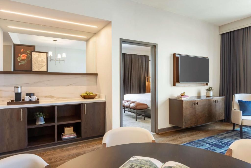 Valley Hotel Homewood Birmingham - Curio Collection By Hilton photo