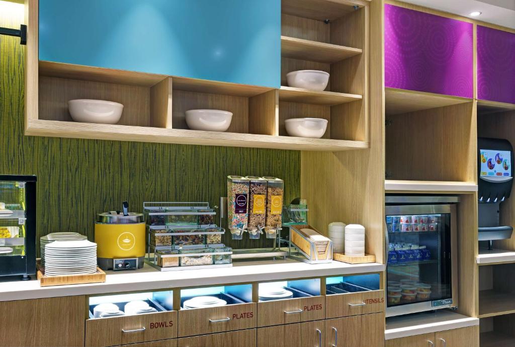 Kuchyň nebo kuchyňský kout v ubytování Home2 Suites By Hilton Salem