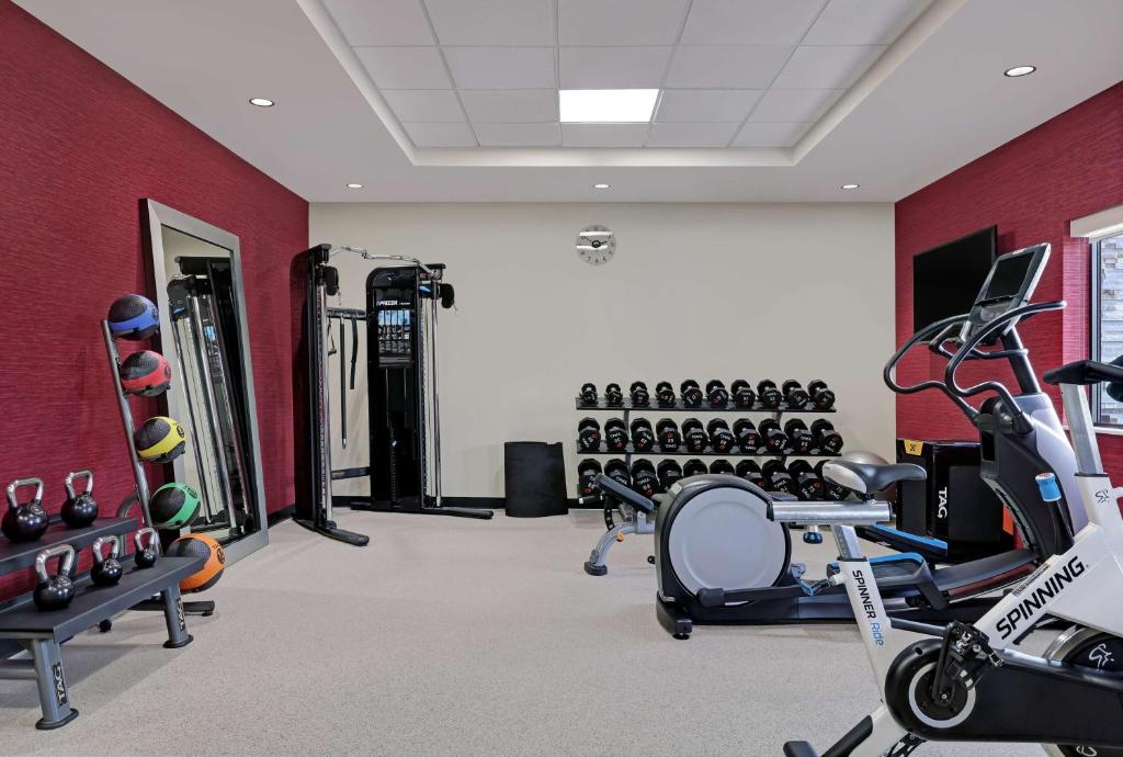 Fitness centrum a/nebo fitness zařízení v ubytování Home2 Suites By Hilton Salem