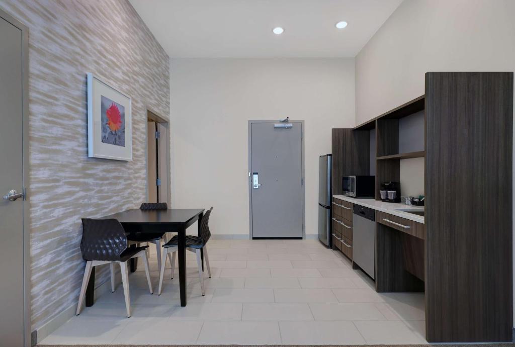 Kuchyň nebo kuchyňský kout v ubytování Home2 Suites By Hilton Salem