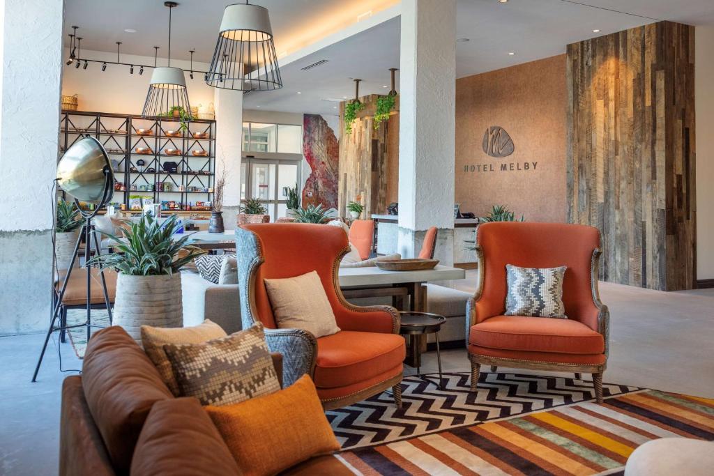 Posezení v ubytování Hotel Melby Downtown Melbourne Tapestry Collection By Hilton