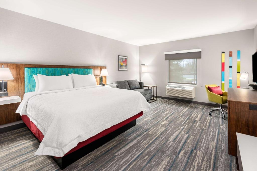 Hampton Inn & Suites Tigard - Quarto Rei Com Sofá -cama - Não Fumante