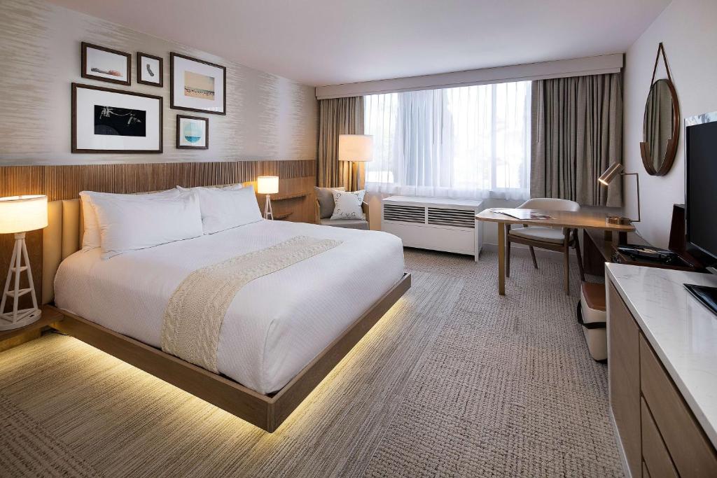 The Belamar Hotel Manhattan Beach, Tapestry by Hilton - King Room