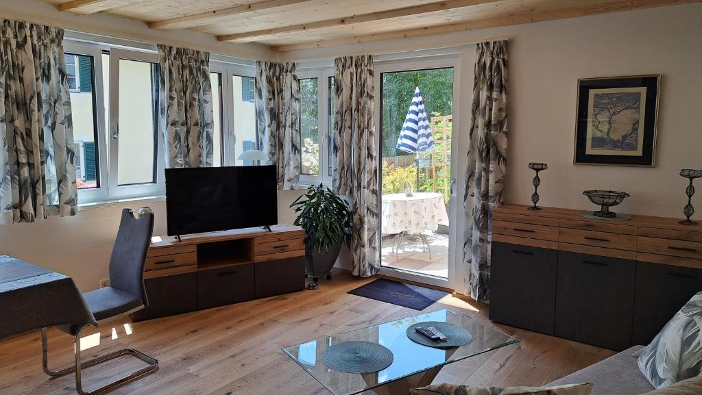 TV a/nebo společenská místnost v ubytování Haus Bergblick